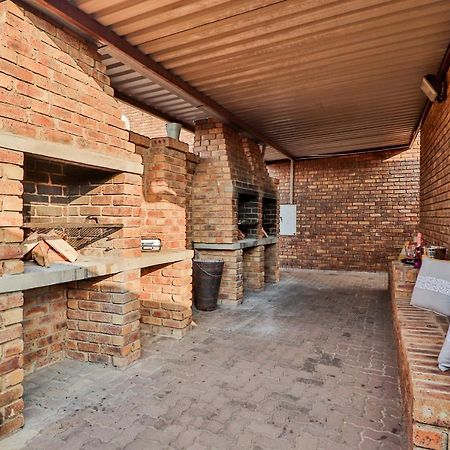 Rudman Townhouses - Or Tambo Airport ボックスバーグ エクステリア 写真