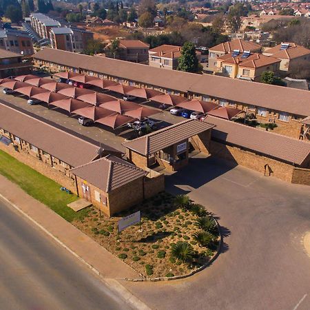 Rudman Townhouses - Or Tambo Airport ボックスバーグ エクステリア 写真