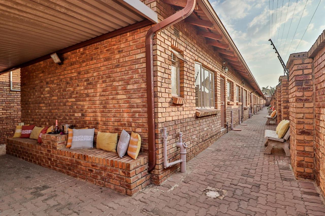 Rudman Townhouses - Or Tambo Airport ボックスバーグ エクステリア 写真
