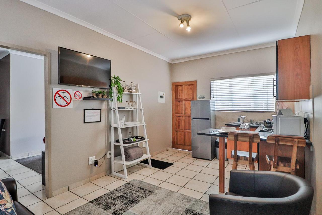Rudman Townhouses - Or Tambo Airport ボックスバーグ エクステリア 写真