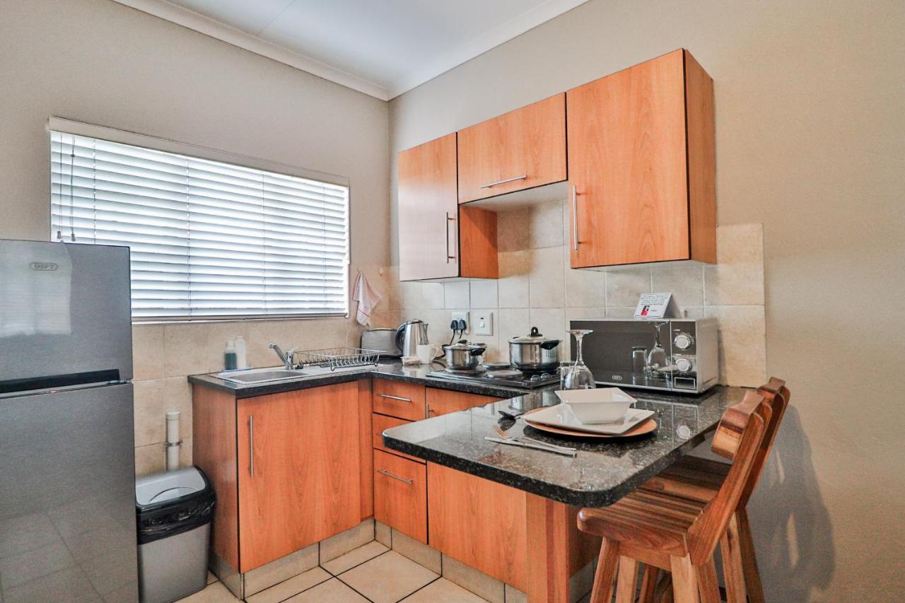 Rudman Townhouses - Or Tambo Airport ボックスバーグ エクステリア 写真
