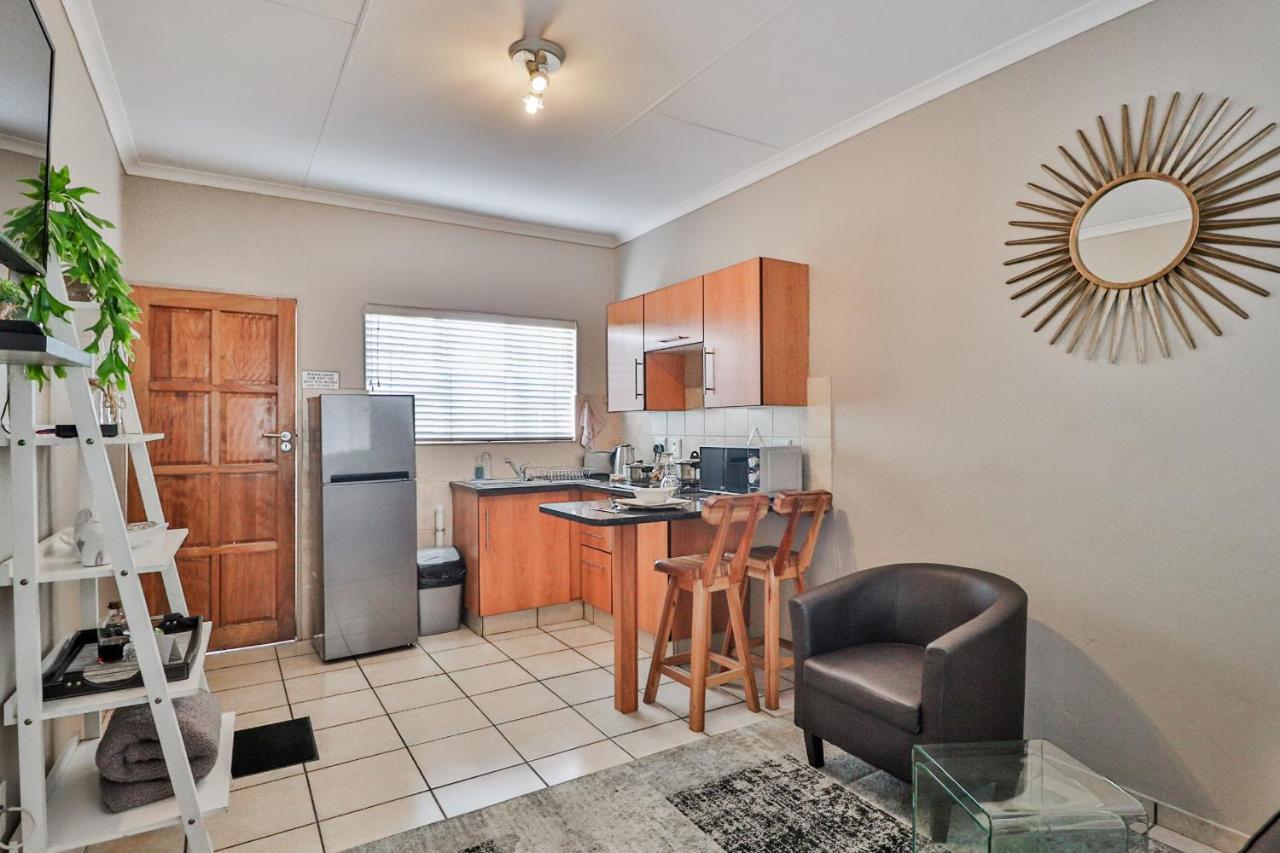 Rudman Townhouses - Or Tambo Airport ボックスバーグ エクステリア 写真
