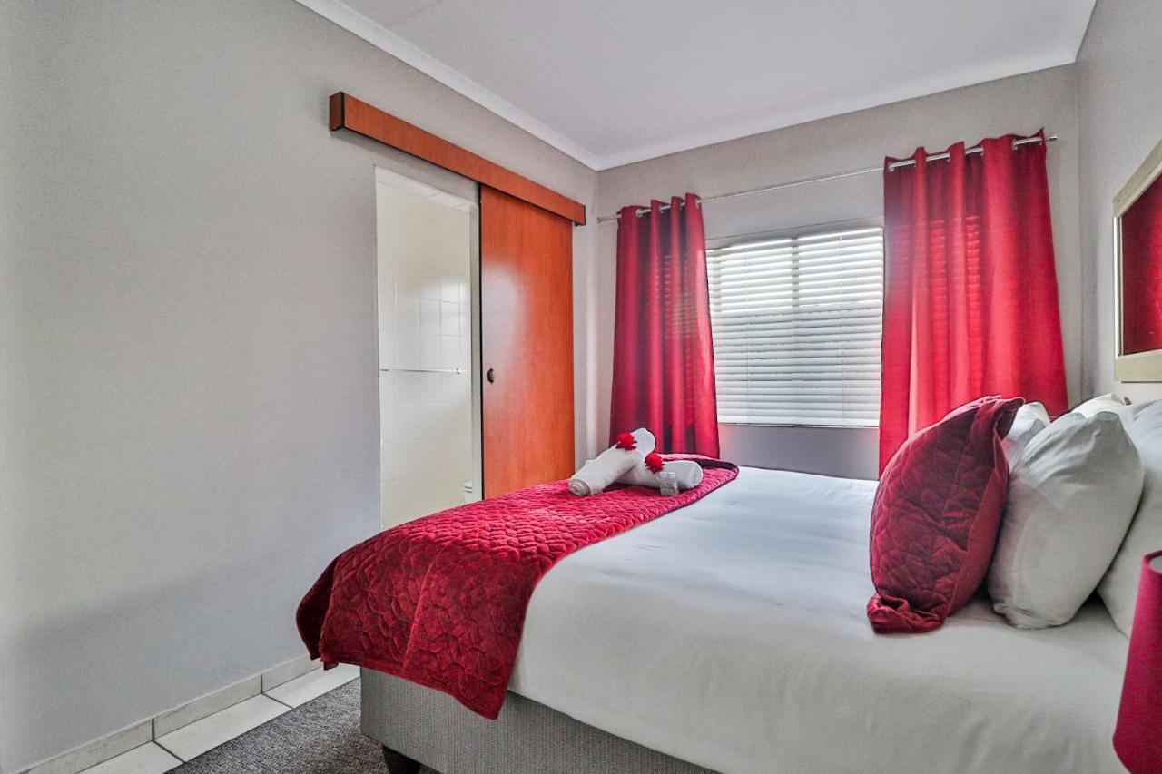 Rudman Townhouses - Or Tambo Airport ボックスバーグ エクステリア 写真
