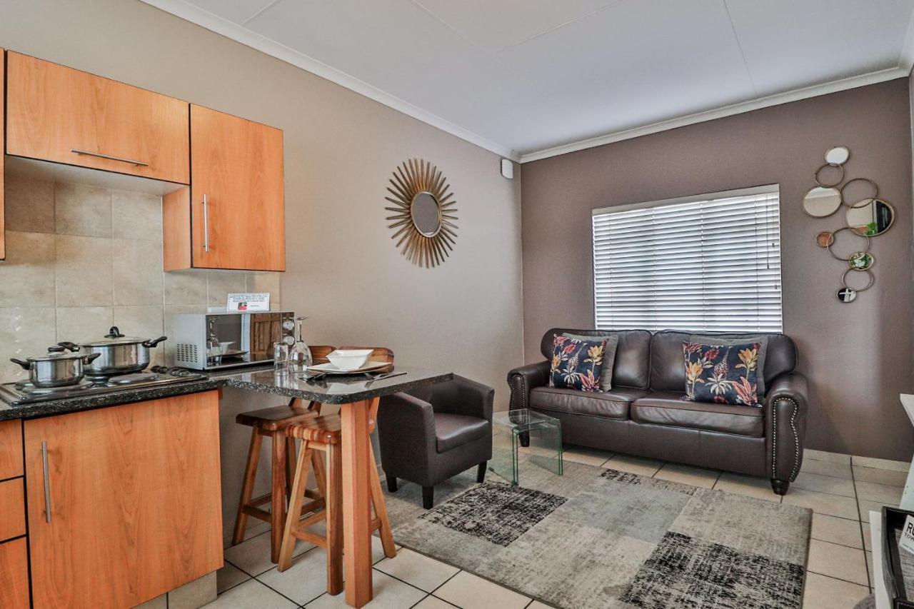 Rudman Townhouses - Or Tambo Airport ボックスバーグ エクステリア 写真