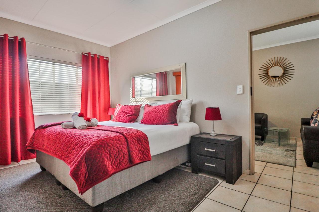 Rudman Townhouses - Or Tambo Airport ボックスバーグ エクステリア 写真