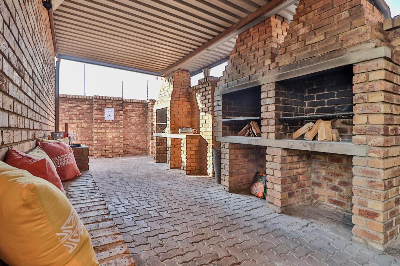 Rudman Townhouses - Or Tambo Airport ボックスバーグ エクステリア 写真