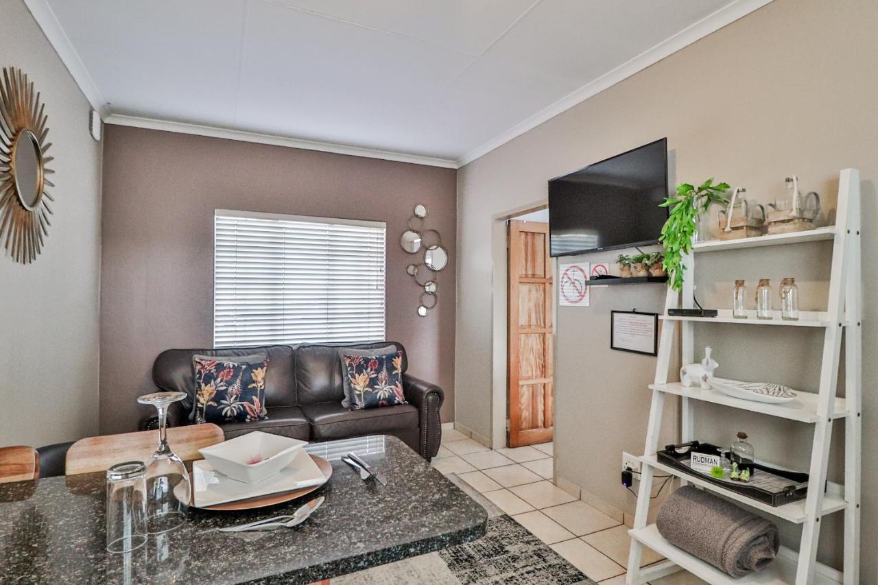 Rudman Townhouses - Or Tambo Airport ボックスバーグ エクステリア 写真