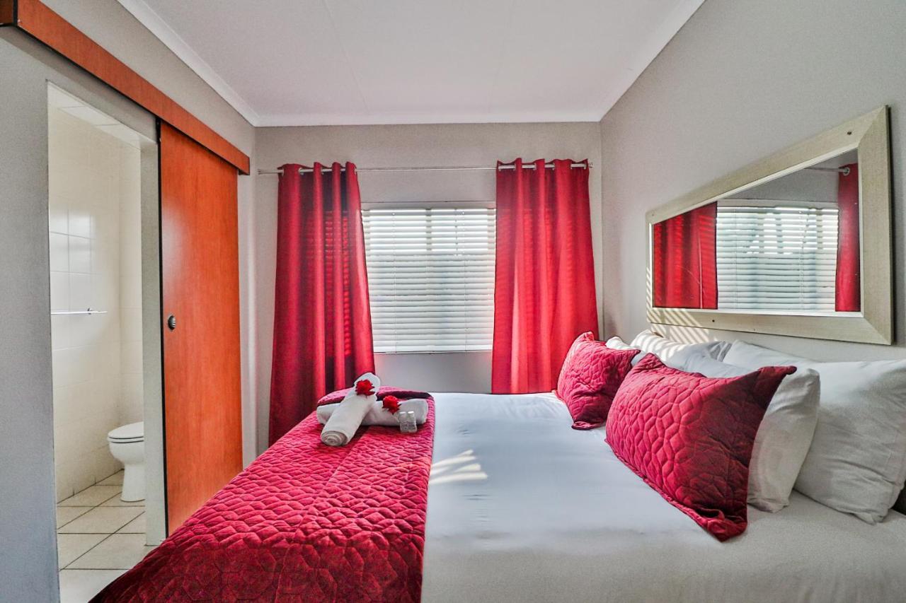 Rudman Townhouses - Or Tambo Airport ボックスバーグ エクステリア 写真