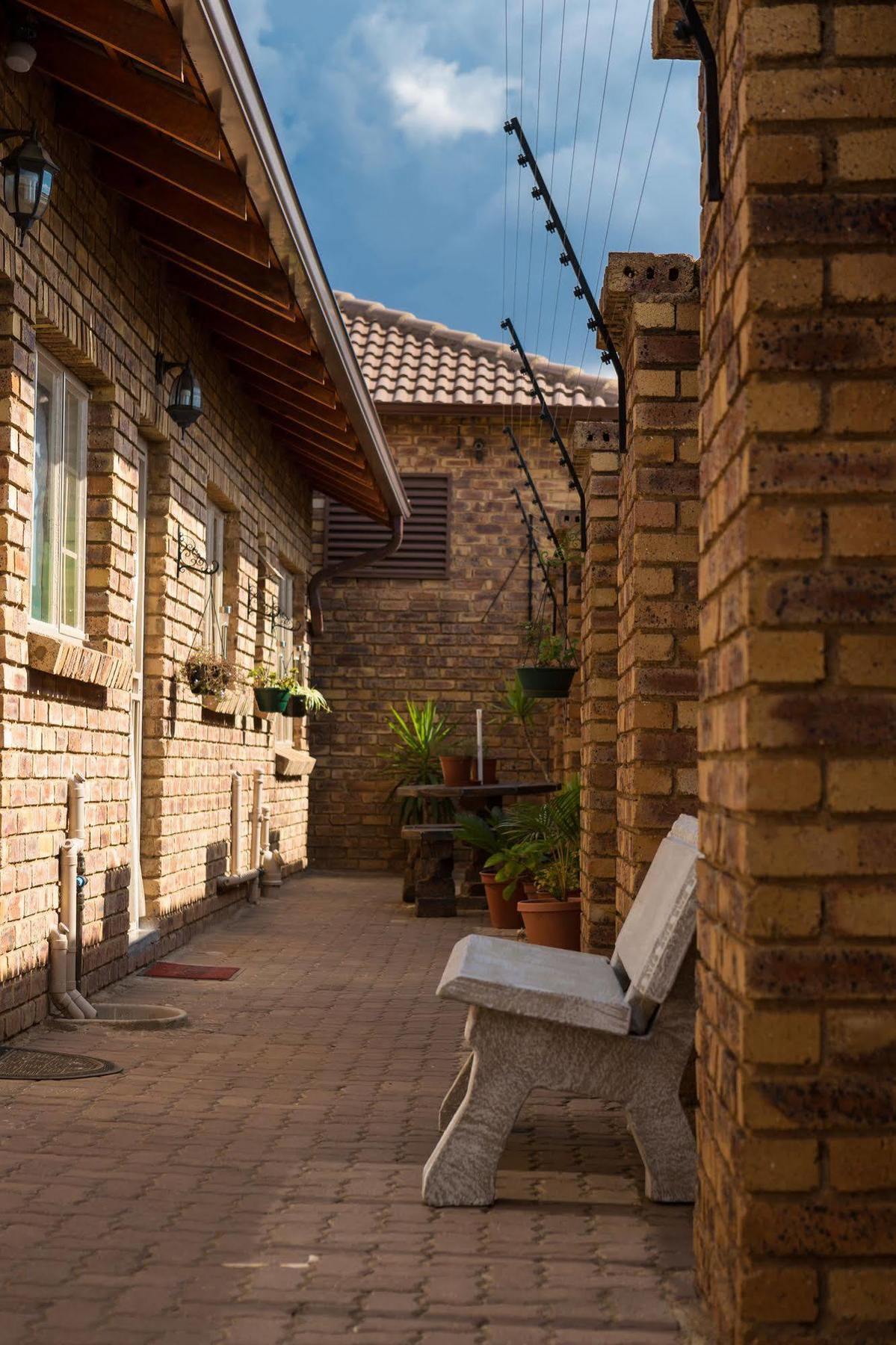Rudman Townhouses - Or Tambo Airport ボックスバーグ エクステリア 写真