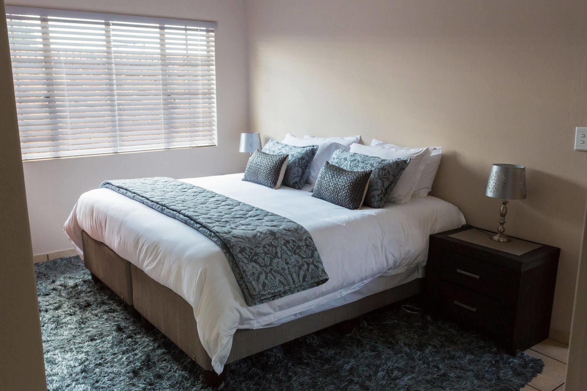 Rudman Townhouses - Or Tambo Airport ボックスバーグ エクステリア 写真