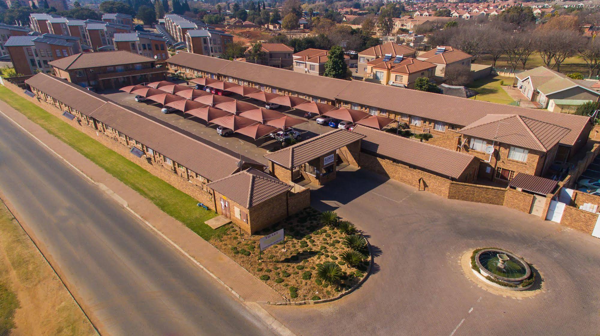 Rudman Townhouses - Or Tambo Airport ボックスバーグ エクステリア 写真